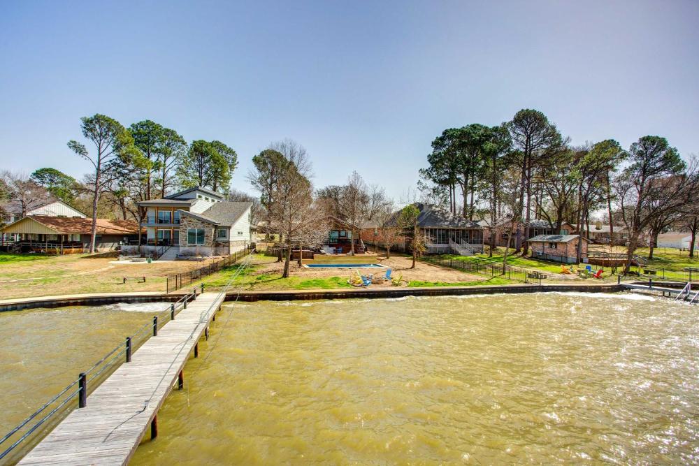 Cedar Creek Lakefront Vacation Rental with Pool